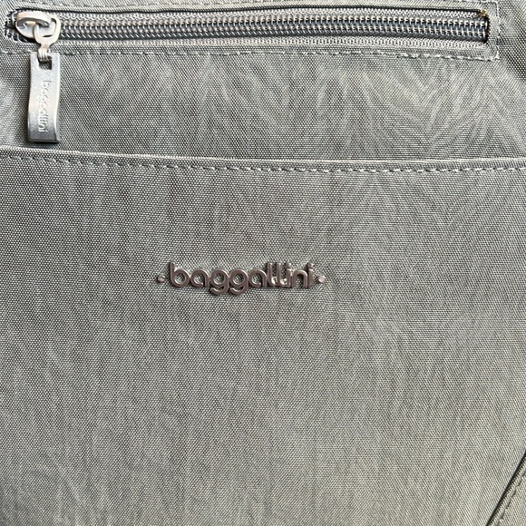 Baggallini Avenue Tote - Picture 3 of 6
